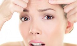 Мелкая сыпь на лице: причины, как избавиться в домашних условиях
