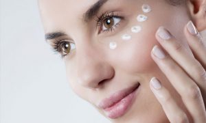 Что должно входить в состав крема для кожи вокруг глаз
